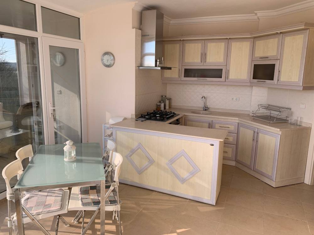villa poppy kitchen 1